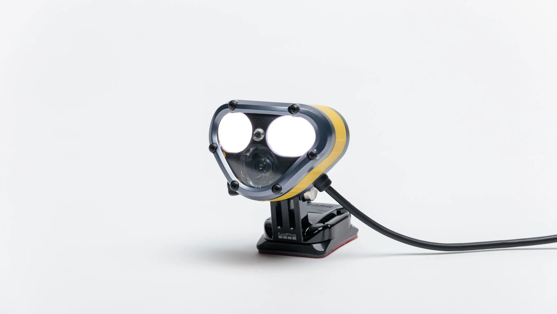 Prototipo físico de Carbi ensamblado y con las luces encendidas